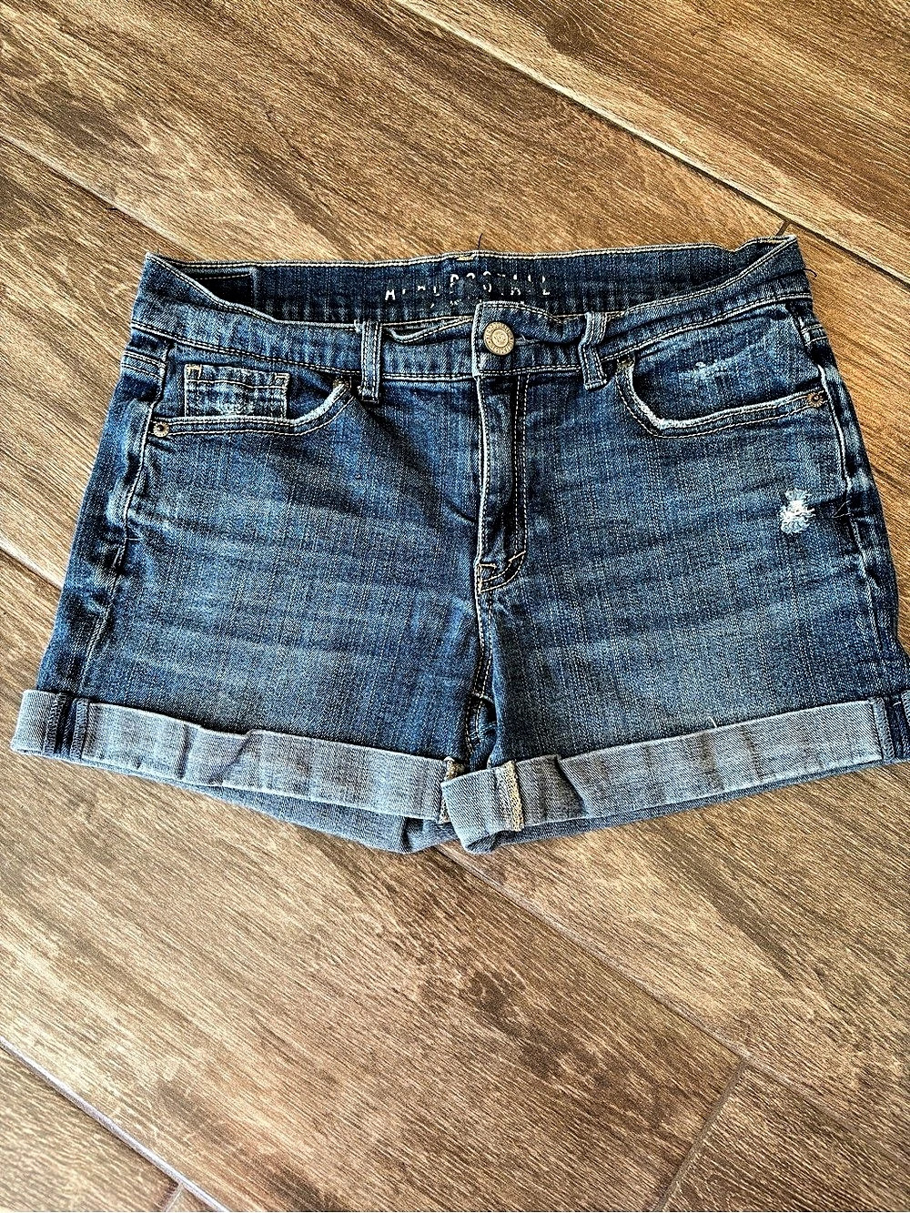 American Eagle Denim Jean Shorts Women’s Size 2  Cuffed Distressed Blue Denim